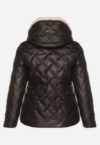 Born2be - Czarno-Beżowa Pikowana Kurtka o Prostym Kroju z Kapturem Avilerie. Okazja: na co dzień. Typ kołnierza: kaptur. Kolekcja: plus size. Kolor: czarny. Materiał: jeans. Styl: casual, elegancki #6