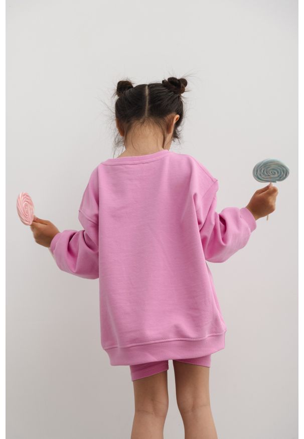 Marsala - MINI bluza o luźnym kroju w kolorze PINK FLAMINGO - OXFORD-104-110 (4-5). Kolor: różowy. Materiał: bawełna, jeans, dresówka, dzianina. Wzór: gładki. Sezon: wiosna, zima, jesień, lato. Styl: klasyczny