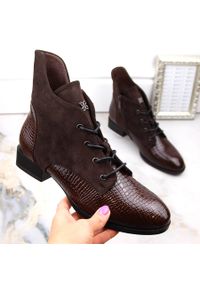 Botki damskie na płaskim obcasie ocieplane brązowe Vinceza 16439. Kolor: brązowy. Materiał: skóra ekologiczna. Szerokość cholewki: normalna. Obcas: na obcasie. Wysokość obcasa: niski #1