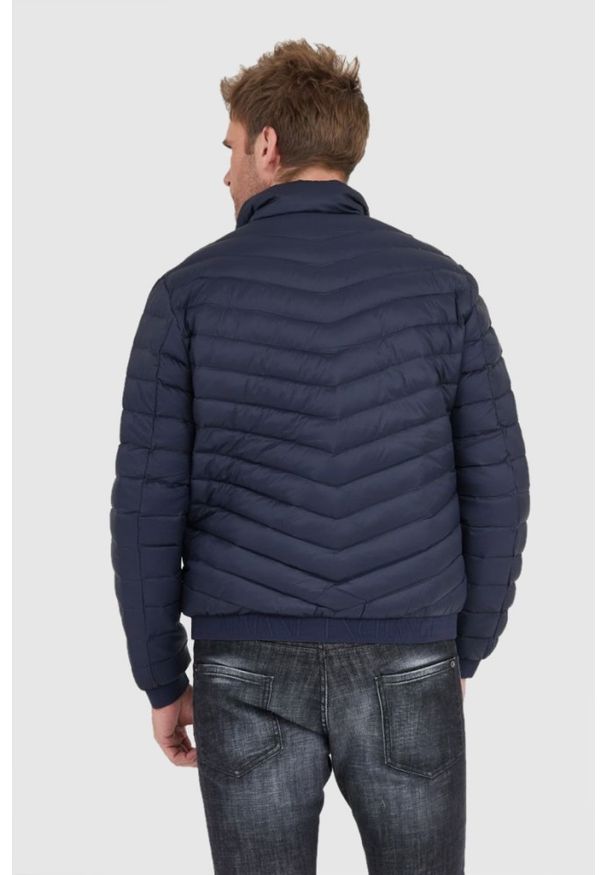 Armani Exchange - ARMANI EXCHANGE Granatowa puchowa kurtka przejściowa. Kolor: niebieski. Materiał: puch
