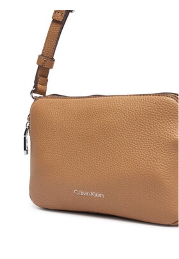Calvin Klein Torebka Webbing 2X Strap Camera Bag LV04F3656G Beżowy. Kolor: beżowy. Materiał: skórzane