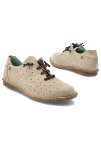 Półbuty damskie Maciejka, skórzane zamszowe na płaskiej podeszwie z dziurkami, beż brudny, P6810. Kolor: beżowy. Materiał: zamsz, skóra, jeans. Szerokość cholewki: normalna. Sezon: lato. Obcas: na płaskiej podeszwie. Styl: elegancki #7