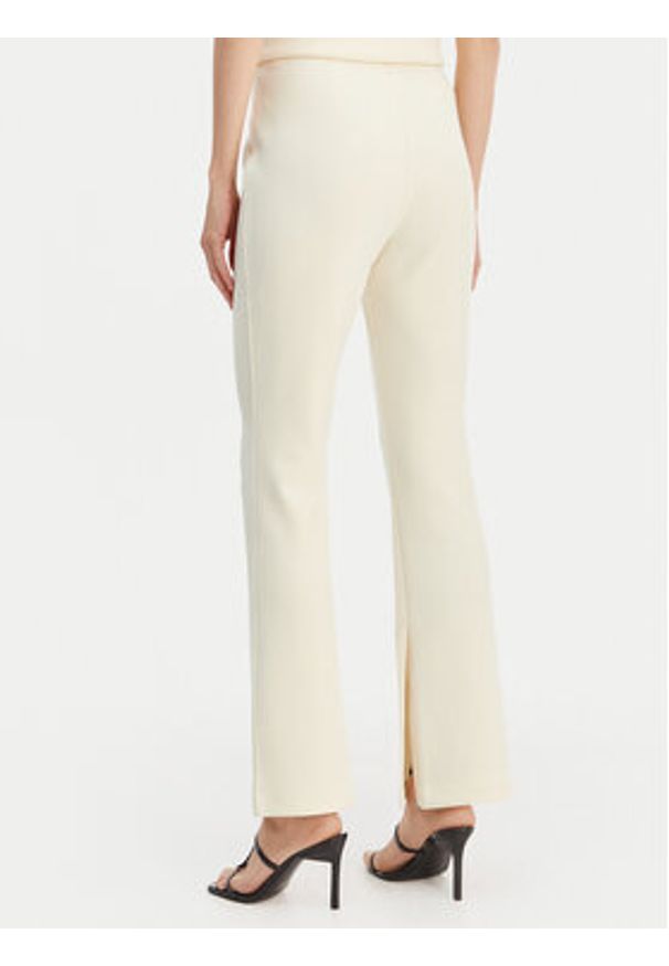 Calvin Klein Spodnie materiałowe LV044B223G Beżowy Flare Fit. Kolor: beżowy. Materiał: syntetyk