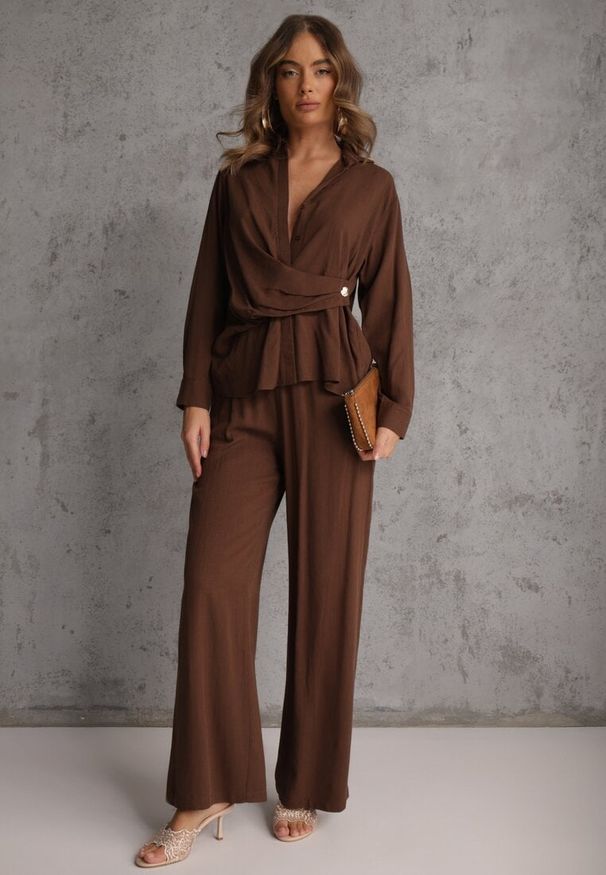 Renee - Brązowy Komplet z Wiskozy Spodnie Szerokie i Koszula z Ozdobnym Materiałem Airial. Kolor: brązowy. Materiał: wiskoza, materiał