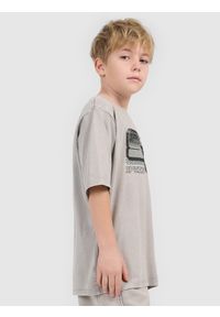 4f - 4F T-shirt loose z nadrukiem chłopięcy - szary 158/164 (12-14 lat). Okazja: na co dzień. Kolor: szary. Materiał: bawełna, materiał. Wzór: nadruk. Sezon: lato. Styl: casual, klasyczny #2