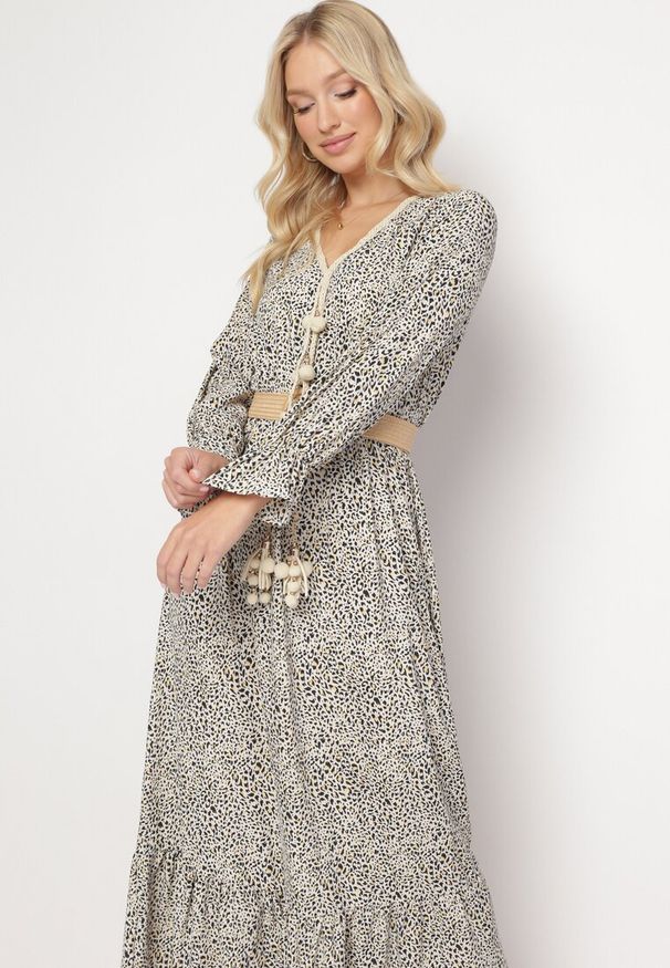 Born2be - Biała Sukienka Delite. Kolekcja: plus size. Kolor: biały. Materiał: tkanina. Wzór: nadruk. Typ sukienki: rozkloszowane. Styl: boho. Długość: maxi
