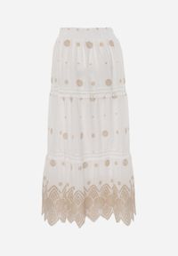 Renee - Biało-Beżowa Bawełniana Spódnica Casual w Stylu Boho Ozdobiona Wycięciami i Haftowanymi Wzorami Hermat. Okazja: na co dzień. Stan: podwyższony. Kolor: beżowy. Materiał: bawełna. Wzór: aplikacja, haft. Styl: casual, boho #3