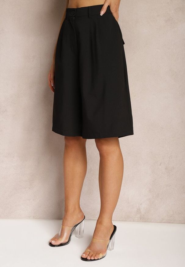 Renee - Czarne Szorty o Garniturowym Kroju High Waist z Dodatkiem Wiskozy Mavvia. Okazja: na co dzień. Stan: podwyższony. Kolor: czarny. Materiał: wiskoza. Sezon: lato. Styl: klasyczny, casual, elegancki