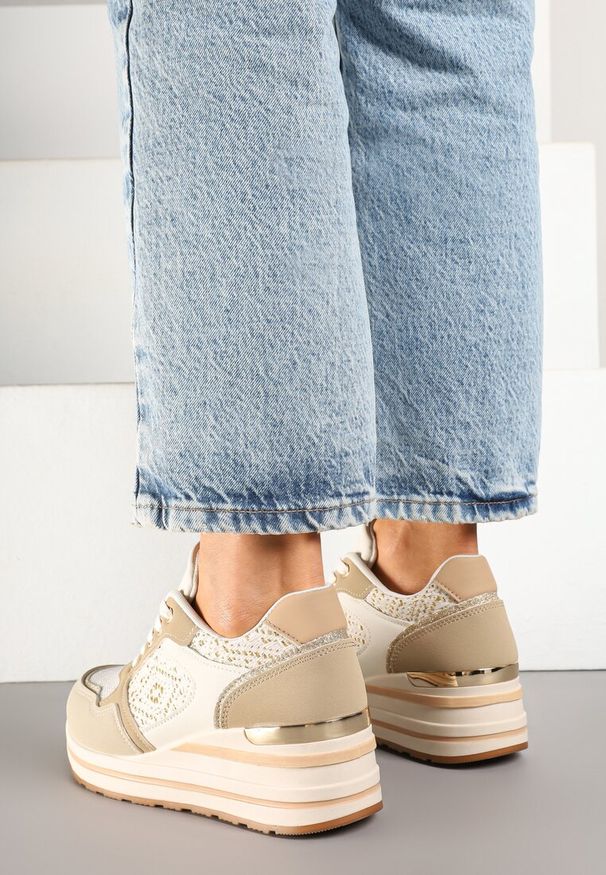 Born2be - Beżowe Sneakersy na Koturnie Ozdobione Brokatem Tilliante. Okazja: na co dzień. Kolor: beżowy. Materiał: jeans. Wzór: aplikacja. Obcas: na koturnie