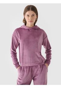 4f - 4F Bluza dresowa z weluru nierozpinana z kapturem damska - różowa S. Okazja: na co dzień. Typ kołnierza: kaptur. Kolor: różowy. Materiał: welur, dresówka. Wzór: ze splotem, jednolity, gładki. Styl: casual, sportowy #1