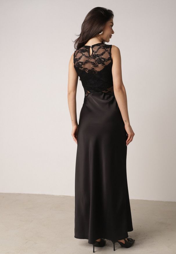 Born2be - Czarna Koktajlowa Sukienka o Dopasowanym Kroju z Koronką Bermine. Okazja: na spotkanie biznesowe, na ślub cywilny, do pracy, na wesele. Kolor: czarny. Materiał: koronka. Wzór: koronka. Typ sukienki: proste. Styl: wizytowy