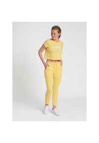 Damska koszulka crop top Hummel Legacy. Kolor: żółty