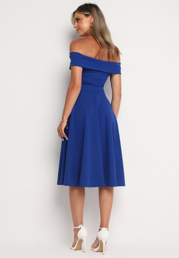 Born2be - Niebieska Rozkloszowana Sukienka Typu Hiszpanka Olorea. Okazja: na co dzień. Typ kołnierza: dekolt hiszpanka. Kolor: niebieski. Materiał: materiał. Długość rękawa: krótki rękaw. Typ sukienki: proste. Styl: casual