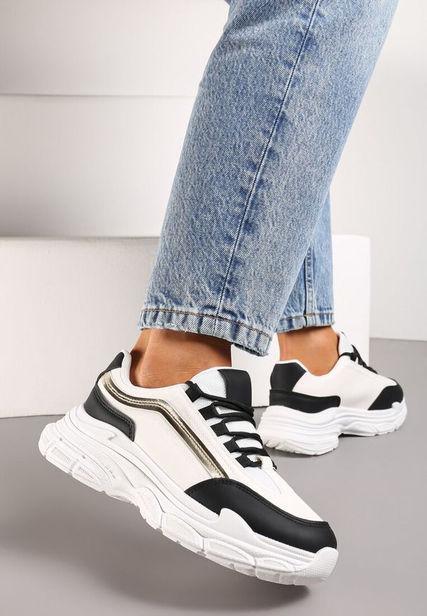 Renee - Biało-Czarne Casualowe Sneakersy z Ekoskóry z Ozdobnymi Wstawkami i Sznurowaniem Melindia. Okazja: na co dzień. Kolor: biały