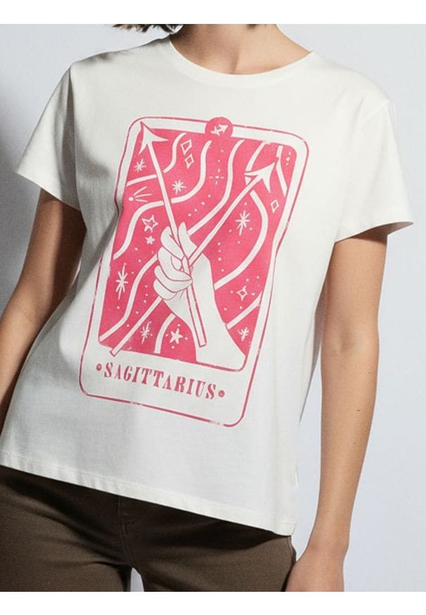 Sinsay - Bawełniana koszulka z nadrukiem - biały. Kolor: biały. Materiał: bawełna. Wzór: nadruk