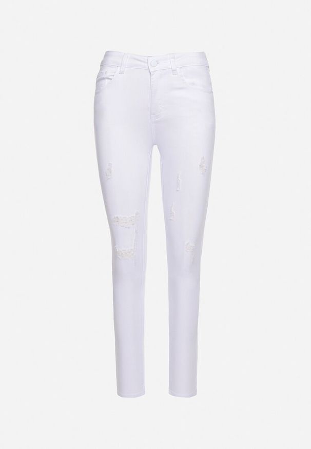 Born2be - Białe Jeansy Skinny z Przetarciami i Dziurami Qloelini. Okazja: na co dzień. Kolor: biały. Styl: casual
