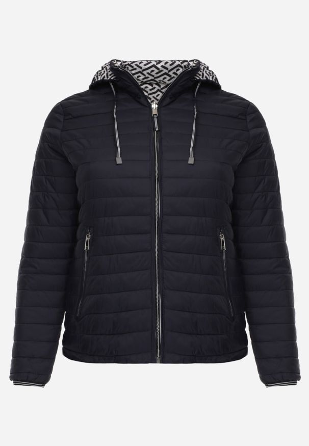 Born2be - Granatowa Dwustronna Kurtka Pikowana z Kapturem Zidila. Okazja: na spacer, na co dzień. Typ kołnierza: kaptur. Kolekcja: plus size. Kolor: niebieski. Materiał: jeans. Wzór: geometria. Styl: casual, sportowy