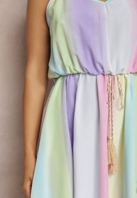 Renee - Fioletowa Sukienka Thalanassa. Kolor: fioletowy. Długość rękawa: na ramiączkach. Wzór: kolorowy. Długość: maxi