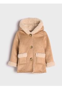 Sinsay - Płaszcz z imitacji zamszu - beżowy. Typ kołnierza: kaptur. Kolor: beżowy. Materiał: zamsz. Sezon: jesień #1