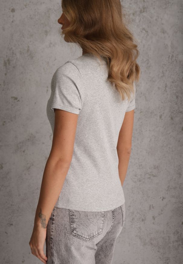 Renee - Szary Bawełniany T-shirt o Dopasowanym Kroju z Prążkowanego Materiału Lailya. Kolor: szary. Materiał: prążkowany, materiał, bawełna. Styl: elegancki