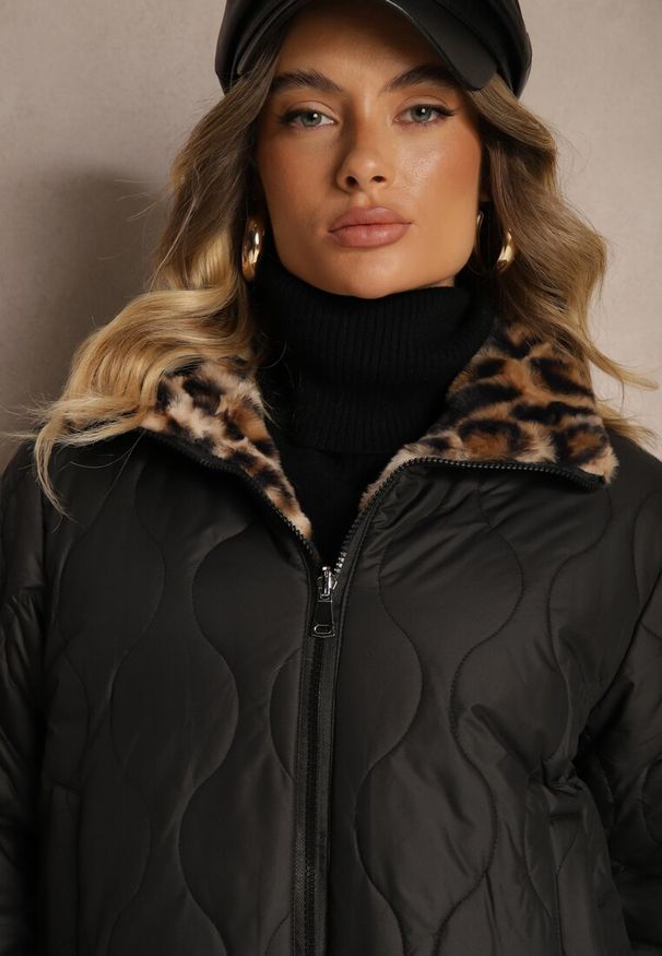Renee - Czarna Dwustronna Kurtka z Pikowanymi Przeszyciami i Futerkiem w Panterkowy Wzór Cesita. Okazja: na co dzień. Typ kołnierza: kołnierzyk stójkowy. Kolor: czarny. Materiał: futro. Długość rękawa: długi rękaw. Długość: długie. Wzór: motyw zwierzęcy. Styl: casual, elegancki, klasyczny