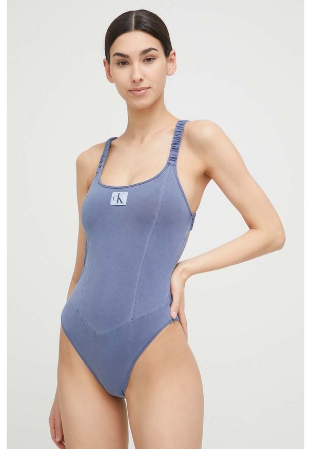 Calvin Klein jednoczęściowy strój kąpielowy kolor granatowy lekko usztywniona miseczka. Kolor: niebieski. Materiał: materiał