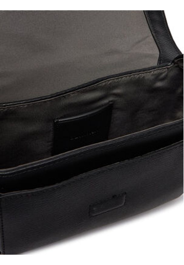 Calvin Klein Torebka Emblem Hw Small Slap Messenger LV04D3367G Czarny. Kolor: czarny. Materiał: skórzane