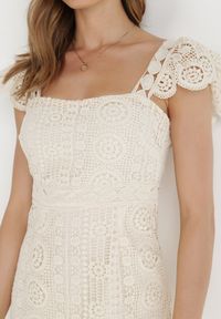 Born2be - Beżowa Sukienka Adene. Kolor: beżowy. Materiał: koronka. Długość rękawa: na ramiączkach. Wzór: ażurowy. Długość: midi #2