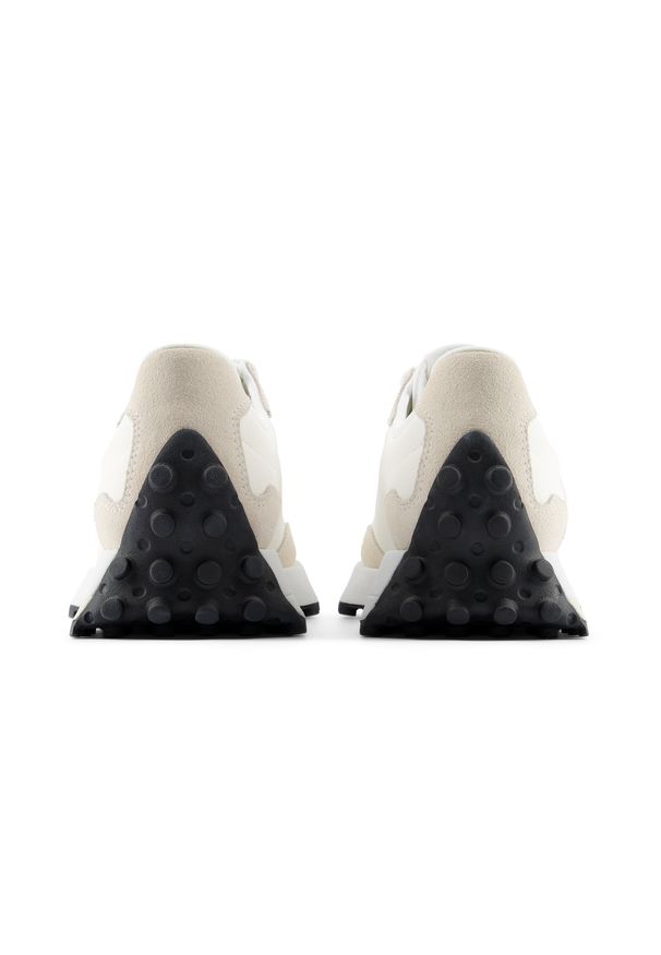 Buty damskie New Balance W3271UO – beżowe. Okazja: na co dzień. Kolor: beżowy. Materiał: guma, dresówka, zamsz. Szerokość cholewki: normalna. Sezon: wiosna