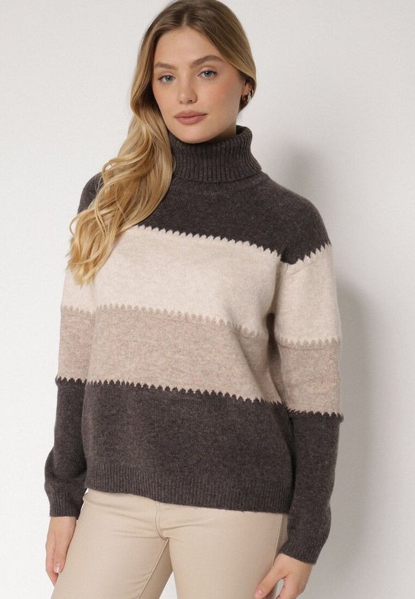 Born2be - Brązowy Golf Oversize w Szerokie Pasy z Domieszką Kaszmiru Nellemia. Okazja: na co dzień. Typ kołnierza: golf. Kolor: brązowy. Materiał: kaszmir. Styl: casual