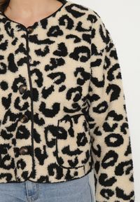 Born2be - Beżowa Panterkowa Futrzana Kurtka z Kieszeniami Sewilaine. Okazja: na co dzień. Kolor: beżowy. Materiał: futro. Styl: casual, elegancki #3