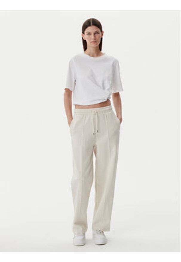 Puma Spodnie dresowe Ess 629774 Beżowy Straight Fit. Kolor: beżowy. Materiał: bawełna