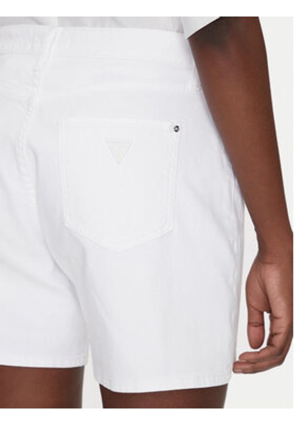 Guess Szorty jeansowe W5GD1A D4T50 Biały Regular Fit. Kolor: biały. Materiał: bawełna