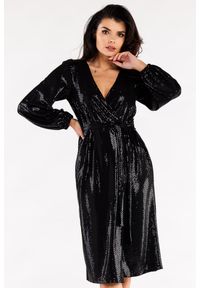Awama - Sukienka Kopertowa z Mieniącej Tkaniny - Czarna. Kolor: czarny. Materiał: tkanina. Typ sukienki: kopertowe #1