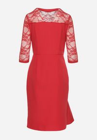 Born2be - Czerwona Asymetryczna Sukienka Vices o Dopasowanym Kroju z Koronką Natifese. Okazja: na co dzień. Typ kołnierza: dekolt kwadratowy. Kolor: czerwony. Materiał: koronka. Wzór: koronka. Typ sukienki: asymetryczne. Styl: klasyczny, casual, elegancki #6