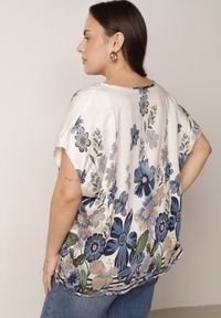 Born2be - Niebieska Wiskozowa Bluzka w Kwiaty Talina. Okazja: na co dzień. Kolor: niebieski. Materiał: wiskoza. Wzór: kwiaty. Styl: elegancki, klasyczny, casual #8
