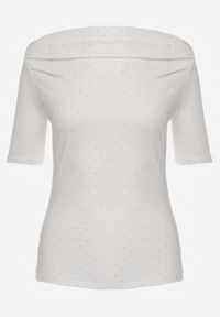 Renee - Biała Bluzka z Dekoltem Typu Łódka Ozdobiona Cyrkoniami Neaninna. Okazja: na co dzień. Kolor: biały. Materiał: poliester, jeans. Wzór: aplikacja. Styl: casual, elegancki #6