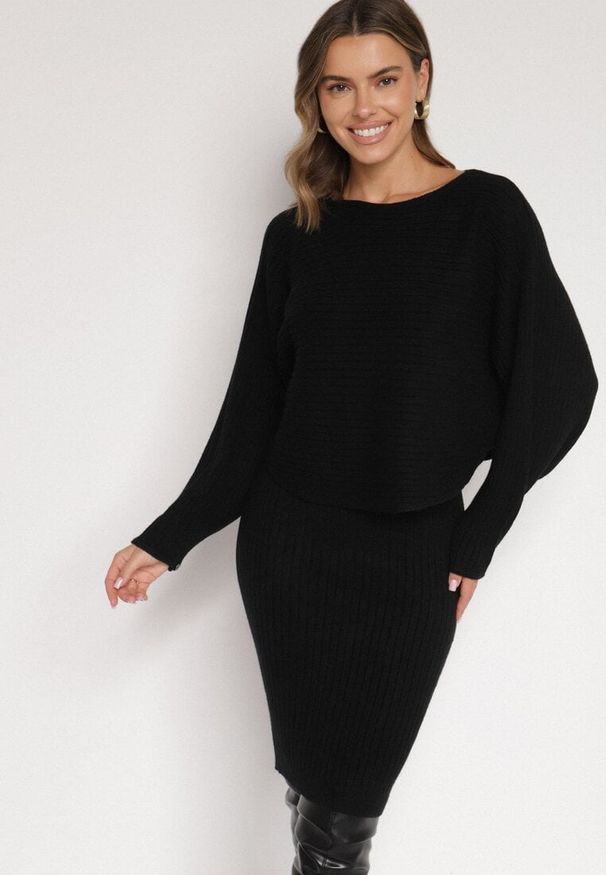 Born2be - Czarny Dzianinowy Komplet Prążkowany Sukienka i Sweter o Kroju Nietoperz Wederela. Kolor: czarny. Materiał: dzianina, prążkowany