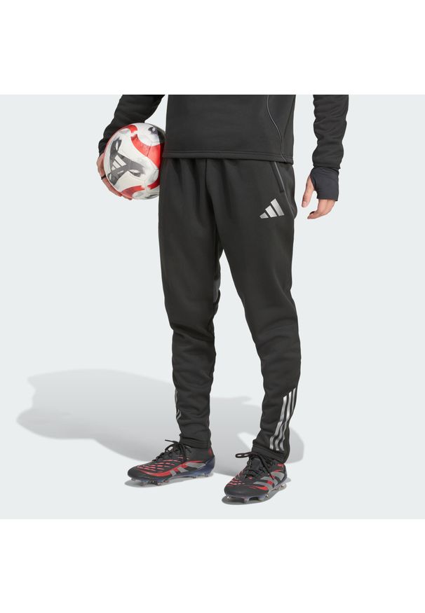 Adidas - Spodnie Tiro 25 Competition Winterized. Kolor: wielokolorowy, szary, czarny. Materiał: dresówka. Sport: piłka nożna, fitness