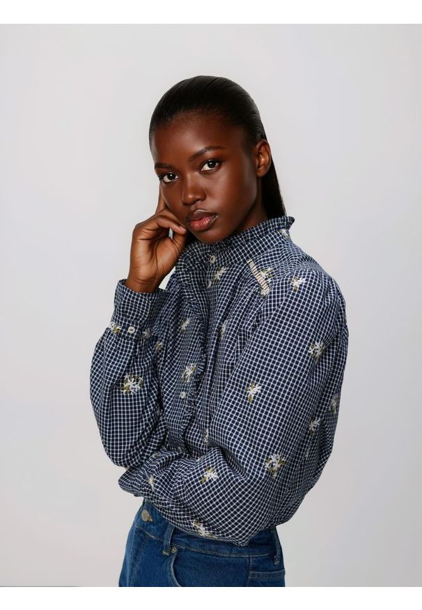 Reserved - Koszula z haftem - granatowy. Kolor: niebieski. Materiał: dzianina, bawełna. Wzór: haft