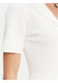 Guess Sukienka dzianinowa W5YK29 Z0130 Biały Slim Fit. Kolor: biały. Materiał: syntetyk #4