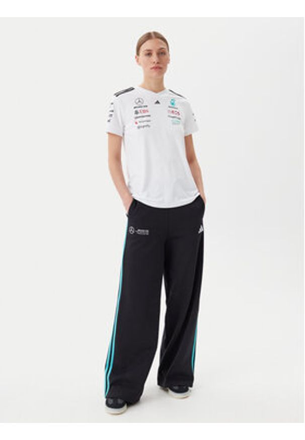 Adidas - adidas T-Shirt Mercedes - AMG Petronas Formula One Team JX5799 Biały Regular Fit. Kolor: biały. Materiał: syntetyk