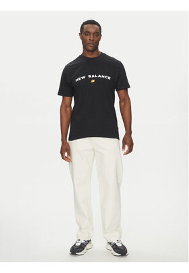 New Balance T-Shirt Reimagined Graphic MT51506 Czarny Relaxed Fit. Kolor: czarny. Materiał: bawełna
