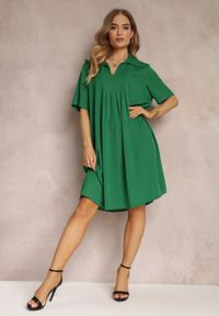 Renee - Zielona Zwiewna Sukienka Rozkloszowana z Kołnierzykiem i Zakładkami Pedrisa. Kolor: zielony. Wzór: aplikacja. Typ sukienki: rozkloszowane #3