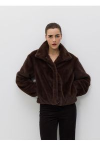 Reserved - Sztuczne futerko z wysokim kołnierzem - ciemnobrązowy. Kolor: brązowy. Materiał: futro #1