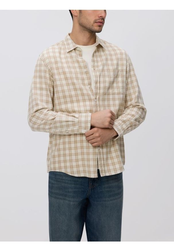 Reserved - Koszula regular z lnem - beżowy. Kolor: beżowy. Materiał: len