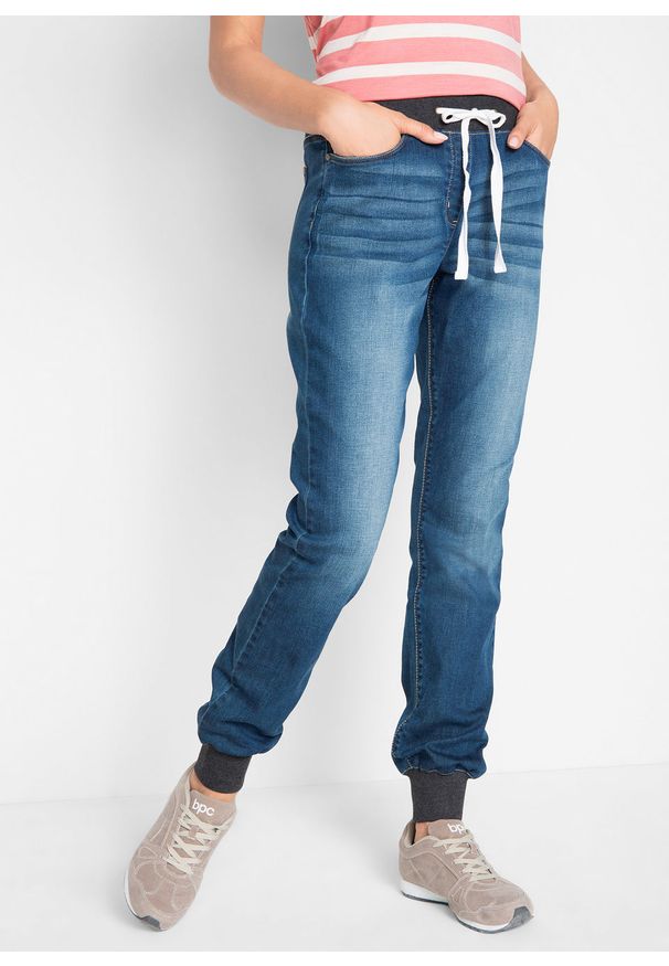 Dżinsy BOYFRIEND ze stretchem i wygodnym paskiem bonprix niebieski denim. Kolor: niebieski