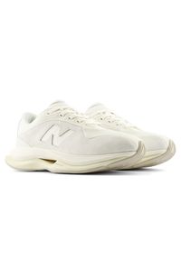 Buty unisex New Balance UTFOA4U0 – beżowe. Okazja: na co dzień. Kolor: beżowy. Materiał: materiał, syntetyk, guma, zamsz. Szerokość cholewki: normalna. Sport: bieganie #4