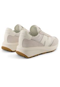 Buty unisex New Balance U370SG – beżowe. Kolor: beżowy. Materiał: zamsz, skóra. Szerokość cholewki: normalna. Sezon: lato #6