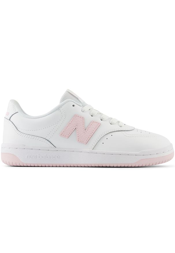 Buty damskie New Balance BBW80PNK – białe. Okazja: na co dzień. Kolor: biały. Materiał: guma, skóra, syntetyk, materiał. Szerokość cholewki: normalna. Sport: koszykówka, turystyka piesza